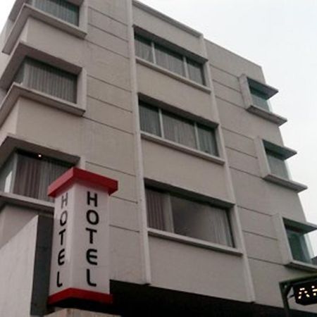 מלון בנדונג Emia מראה חיצוני תמונה